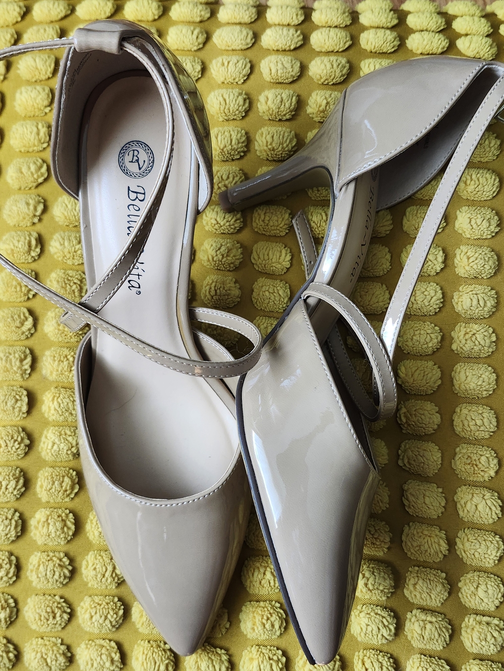 New No Box, 9WW Bella Vita Beige Patent Pointed-Toe Ankle-Strap Heels
